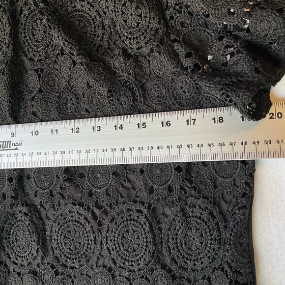 Belldini Women Lace Blouse size L Short Sleeve 24” Length Floral Black - Picture 3 of 8